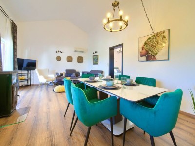 Apartment Two Bedroom Apartment with Terrace and Sea View - Features photo 9