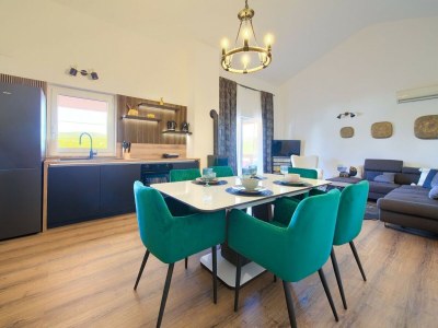 Apartment Two Bedroom Apartment with Terrace and Sea View - Features photo 10