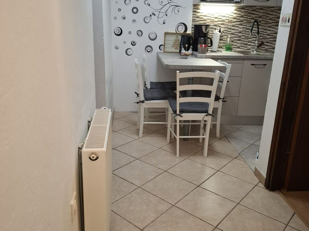 Apartment Apartments Luka & Leona - Two Bedroom Apartment with Balcony Luka