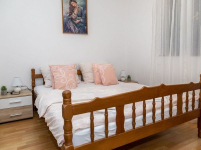 Apartment Apartments Luka & Leona - Two Bedroom Apartment with Balcony Luka - Features photo 10