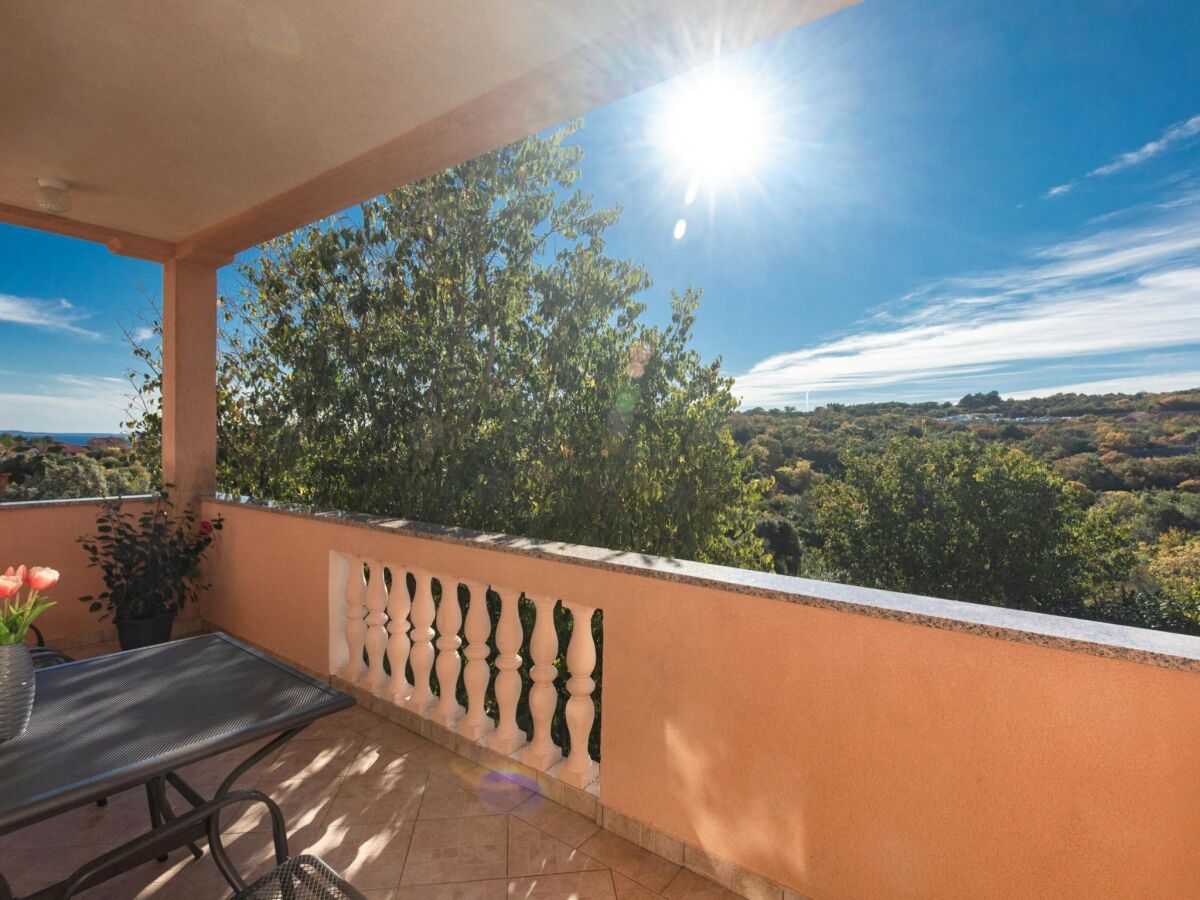 Apartment Two Bedroom Apartment with Balcony and Pool - Outdoor photo 3