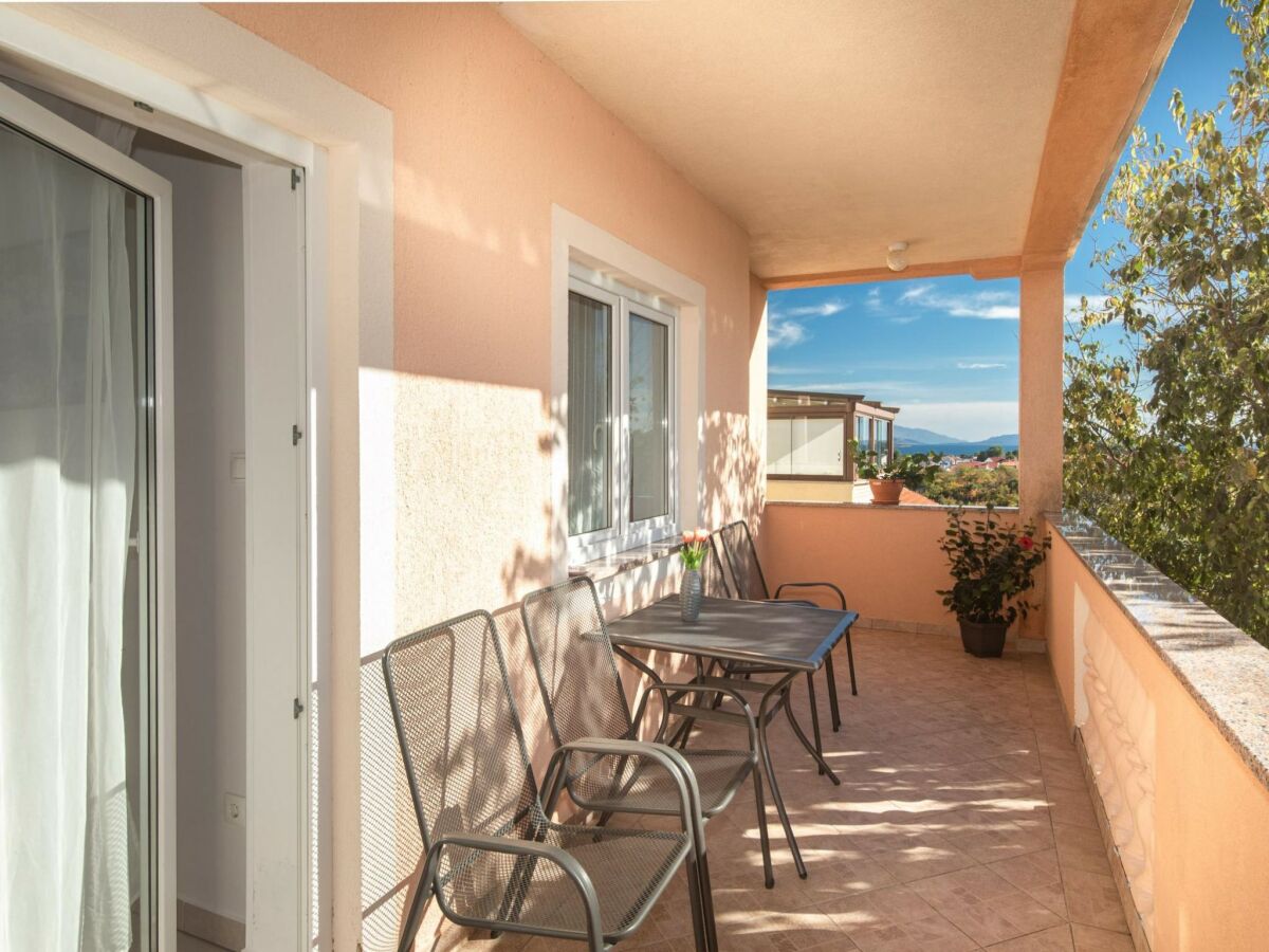 Apartment Two Bedroom Apartment with Balcony and Pool - Outdoor photo 4