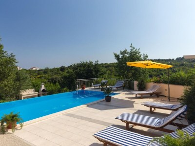 Apartment Two Bedroom Apartment with Balcony and Pool - Outdoor photo 16