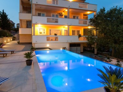 Apartment Two Bedroom Apartment with Balcony and Pool - Outdoor photo 19