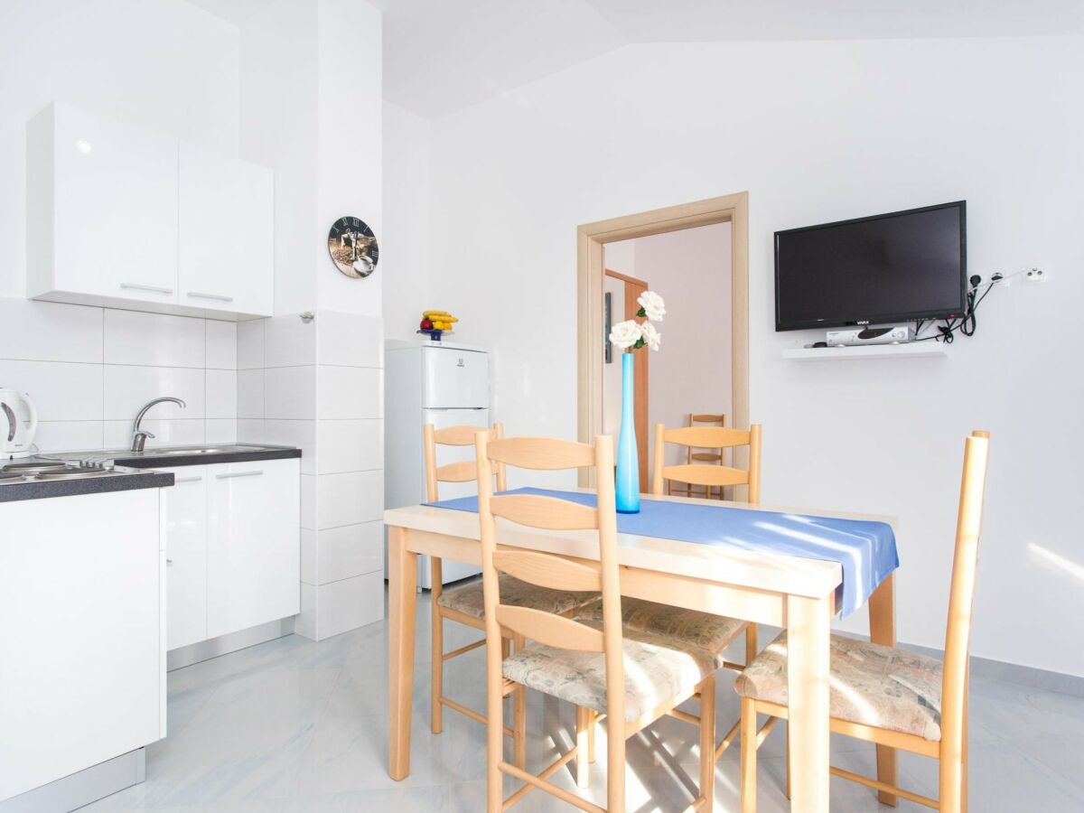 Apartment Standard Two Bedroom Apartment with Balcony and Pool - Features photo 5