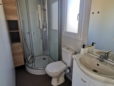 caravan Classic Two Bedroom Mobile Home with Sea View and Terrace - Features photo 17