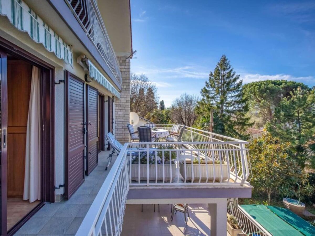 Apartment Apartment Villa Mirna - Three Bedroom Apartment with Balcony and Sea View