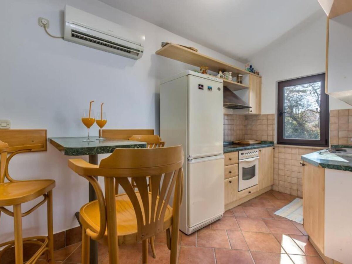 Apartment Apartment Villa Mirna - Three Bedroom Apartment with Balcony and Sea View - Features photo 5