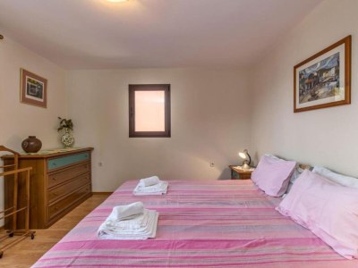 Apartment Apartment Villa Mirna - Three Bedroom Apartment with Balcony and Sea View - Features photo 13