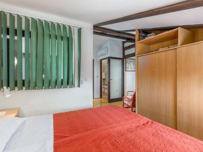 Apartment Apartment Villa Mirna - Three Bedroom Apartment with Balcony and Sea View - Features photo 15