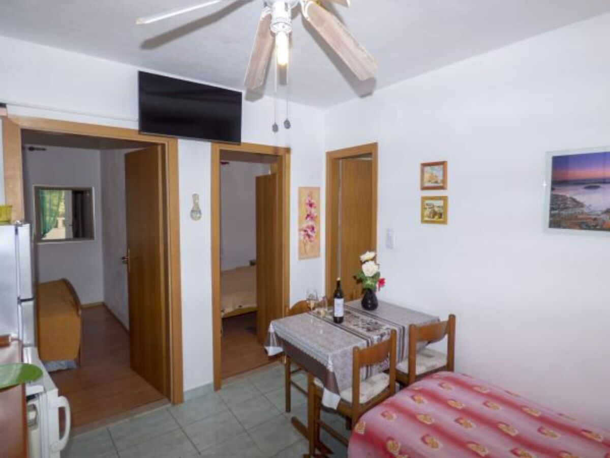 Apartment Beachfront Apartments Plaža - Two Bedroom Apartment A2 - Features photo 5