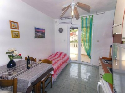 Apartment Beachfront Apartments Plaža - Two Bedroom Apartment A2 - Features photo 6