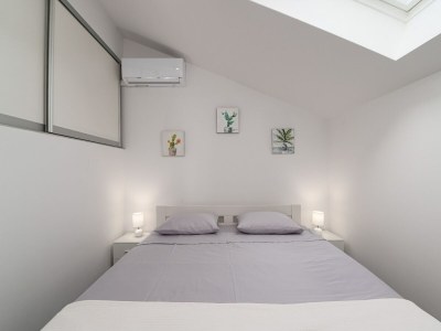 Holiday house Holiday Home Lea - Three Bedroom Holiday Home with Terrace and Sea View - Features photo 8