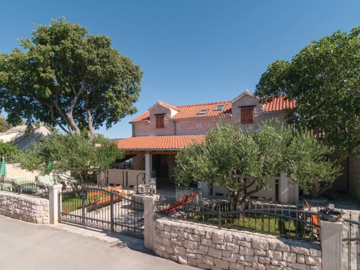 Holiday house Peaceful Island Haven with Pool, BBQ & Games Area - Four Bedroom Holiday Home - Outdoor photo 3