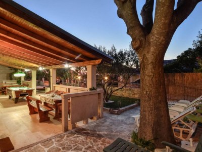 Holiday house Peaceful Island Haven with Pool, BBQ & Games Area - Four Bedroom Holiday Home in Brač - Holiday house