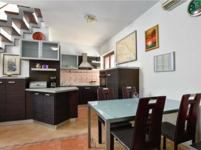 Holiday house Peaceful Island Haven with Pool, BBQ & Games Area - Four Bedroom Holiday Home - Features photo 7