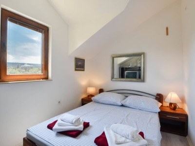 Holiday house Peaceful Island Haven with Pool, BBQ & Games Area - Four Bedroom Holiday Home - Features photo 8