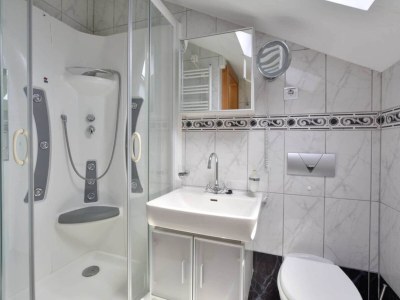 Holiday house Peaceful Island Haven with Pool, BBQ & Games Area - Four Bedroom Holiday Home - Features photo 10