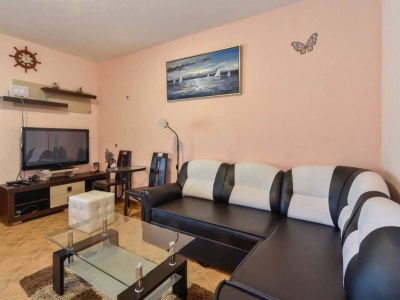 Holiday house Peaceful Island Haven with Pool, BBQ & Games Area - Four Bedroom Holiday Home - Features photo 12