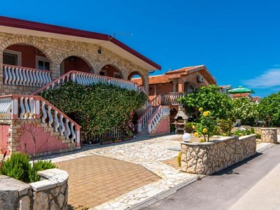 Apartment Leček Cozy Apartments - Two Bedroom 4 in Povljana - Apartment