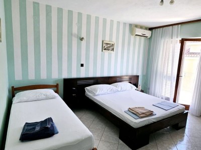 Apartment Apartments Željka - Studio Apartment with Terrace and a sea view (2) - Features photo 9