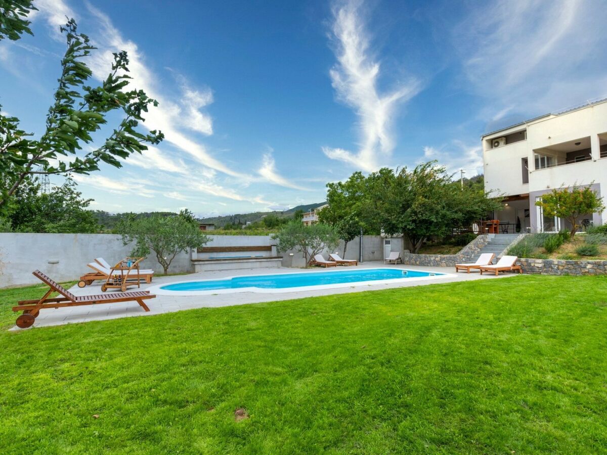 Villa Serene Rural Villa with Pool, Sun Deck, and Children's Play Area - Five Bedroom Villa