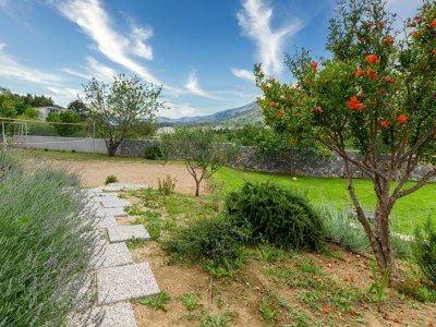Villa Serene Rural Villa with Pool, Sun Deck, and Children's Play Area - Five Bedroom Villa - Outdoor photo 3