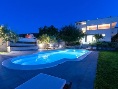 Villa Serene Rural Villa with Pool, Sun Deck, and Children's Play Area - Five Bedroom Villa - Outdoor photo 36