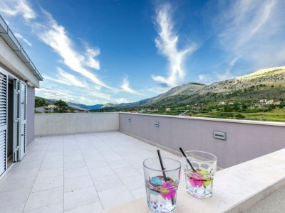 Villa Serene Rural Villa with Pool, Sun Deck, and Children's Play Area - Five Bedroom Villa - Outdoor photo 37