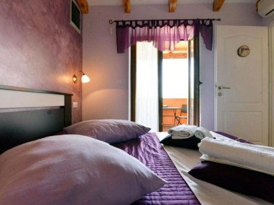 Apartment Authentic Istrian Rooms for Unforgettable Stays - Double Room with Balcony - Features photo 10