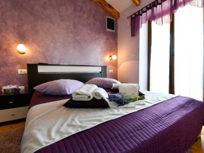 Apartment Authentic Istrian Rooms for Unforgettable Stays - Double Room with Balcony - Features photo 11