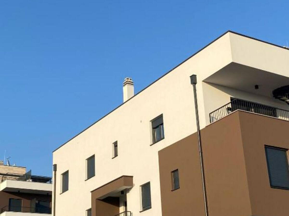 Apartment One Bedroom Apartment with Balcony and City View - Outdoor photo 5