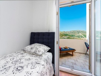 Apartment Apartments Meri & Karla - Two Bedroom Apartment with Balcony and Bridge View - Features photo 16