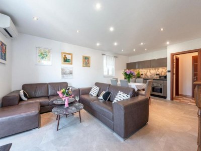 Apartment Apartments Meri & Karla - Two Bedroom Apartment with Balcony and Bridge View - Features photo 17