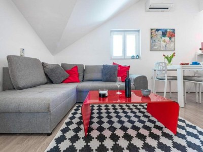 Apartment Apartments Meri & Karla - Two Bedroom Apartment with Balcony and Sea View - Features photo 9