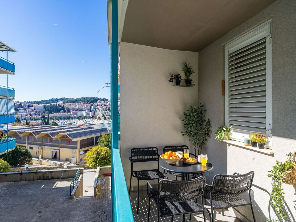 Apartment Modern City Escape - Two Bedroom Apartment with Balcony - Outdoor photo 2