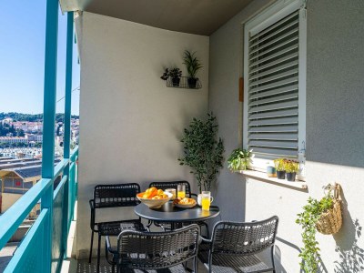 Apartment Modern City Escape - Two Bedroom Apartment with Balcony - Outdoor photo 5