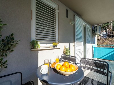 Apartment Modern City Escape - Two Bedroom Apartment with Balcony - Outdoor photo 6