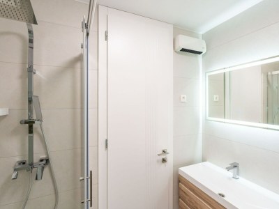 Apartment Modern City Escape - Two Bedroom Apartment with Balcony - Features photo 12