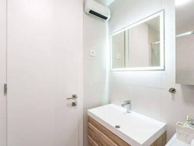 Apartment Modern City Escape - Two Bedroom Apartment with Balcony - Features photo 42