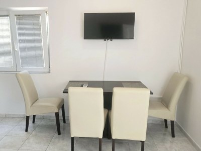 Apartment Apartments Mateo - One Bedroom Apartment - White - Features photo 7