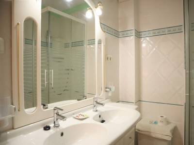 Apartment Apartment in Nerja near Carabeillo Beach - Features photo 7