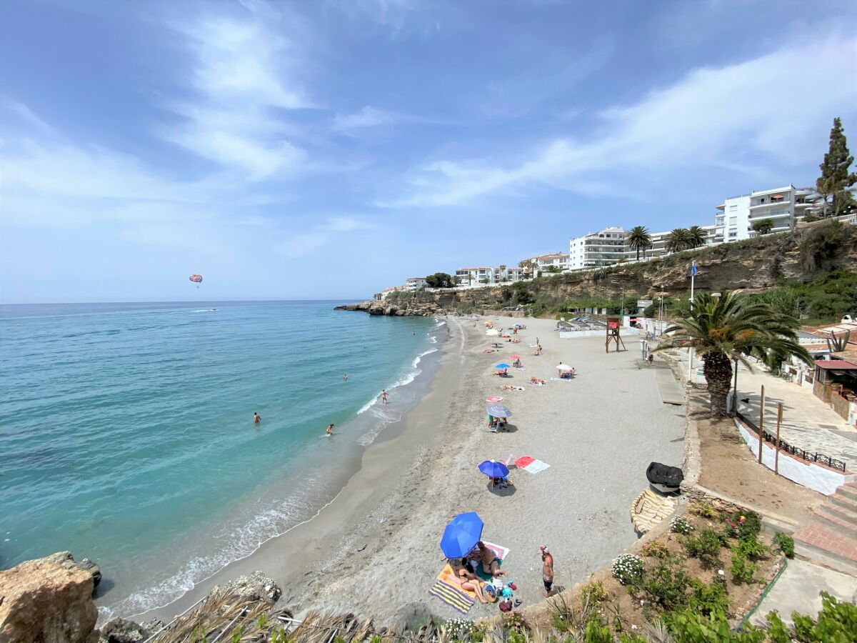 Apartment Apartment in Nerja near El Salón Beach - Outdoor photo 3