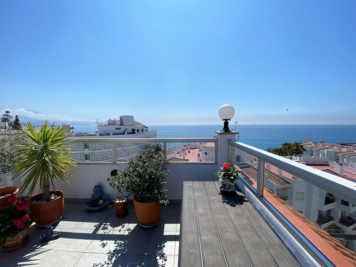 Apartment Penthouse in Nerja near Balcón de Europa - Outdoor photo 2