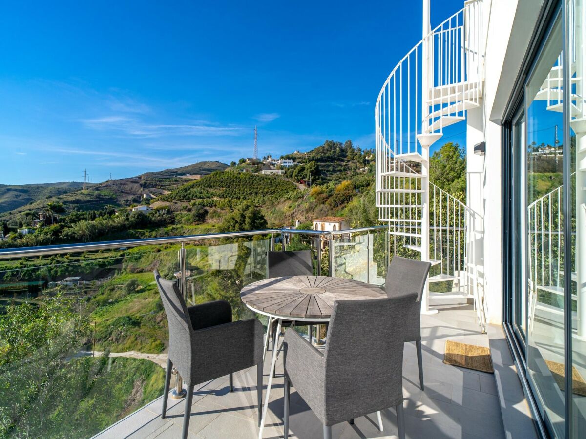 Apartment Penthouse in Málaga with Sea Views & Pool - Outdoor photo 3