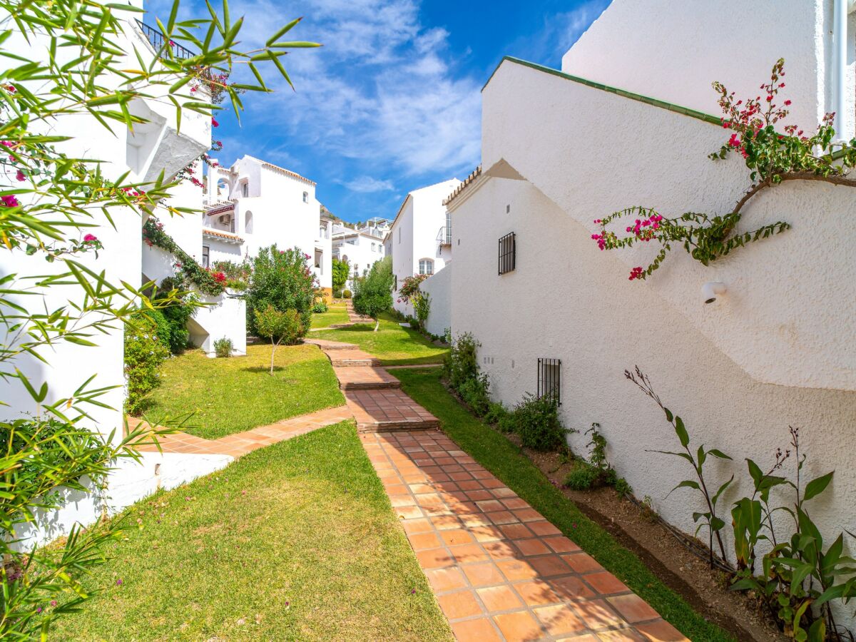 Apartment Villa in Nerja with Private Pool & Jacuzzi - Outdoor photo 3