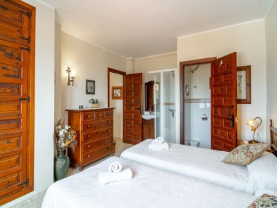 Apartment Villa in Nerja with Private Pool & Jacuzzi - Features photo 28