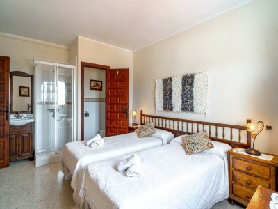 Apartment Villa in Nerja with Private Pool & Jacuzzi - Features photo 40