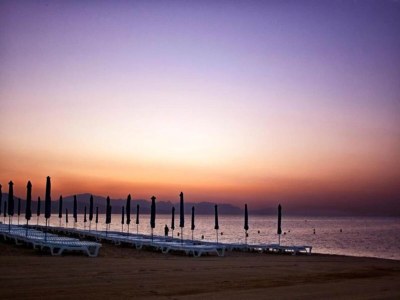 Apartment Beachfront apartment with terrace - Environment photo 18