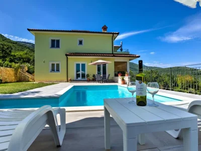 Apartment Wonderful Brsec Apartments with Sea View and Shared Pool - Standard One Bedroom Apartment in Brseč - Apartment